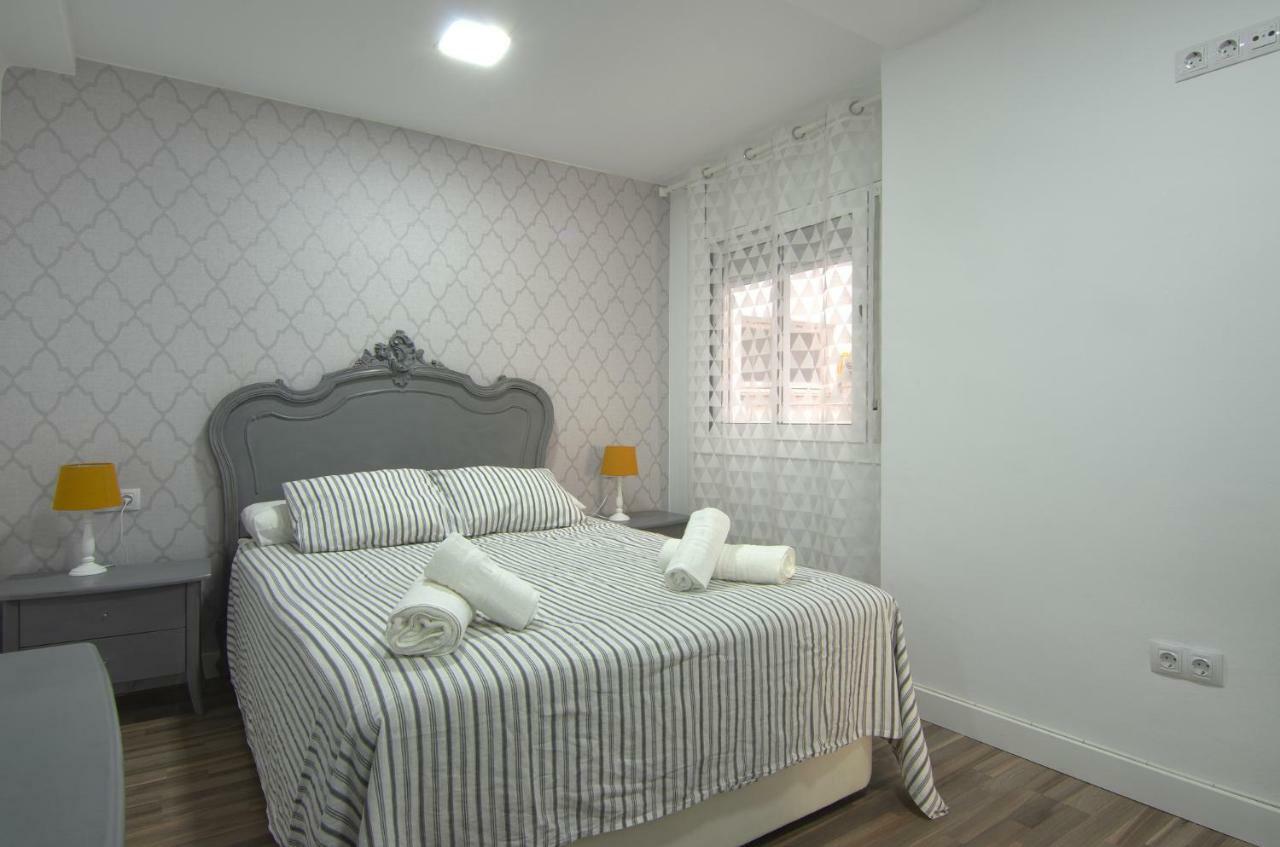 Apartment Ronda Sant Antoni Girona Ngoại thất bức ảnh